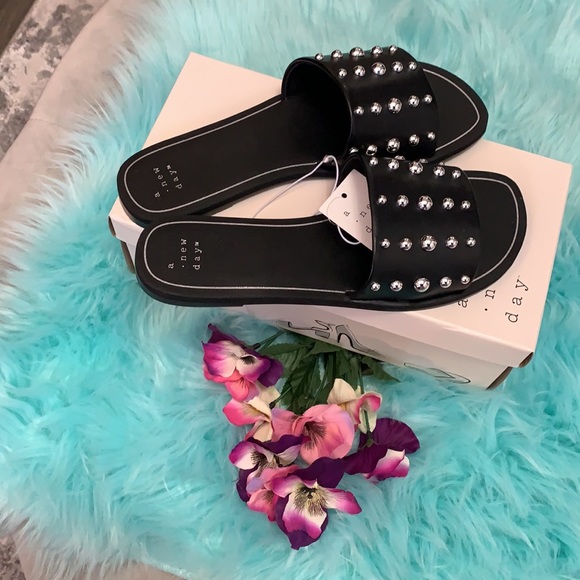 NEW! Tafia Studded Black Slides - Picture 3 of 5